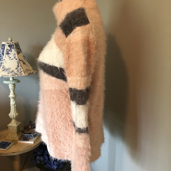 Vince Camuto brand pink, grey and ivory eye lash sweater - Picture 7 of 10